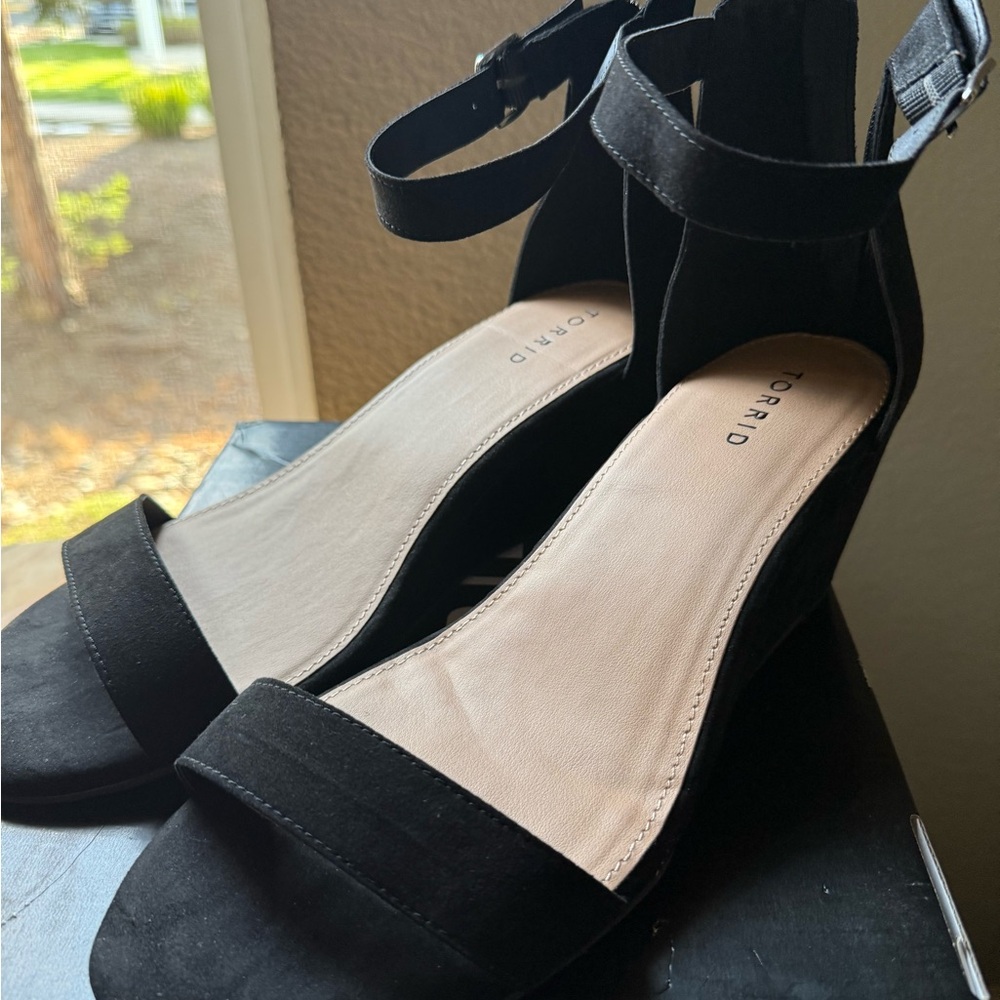Torrid Black Wedge Shoes Sleek Modern Design